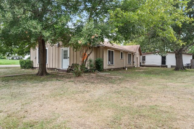 101 S Runnels Avenue, Streetman, TX 75859