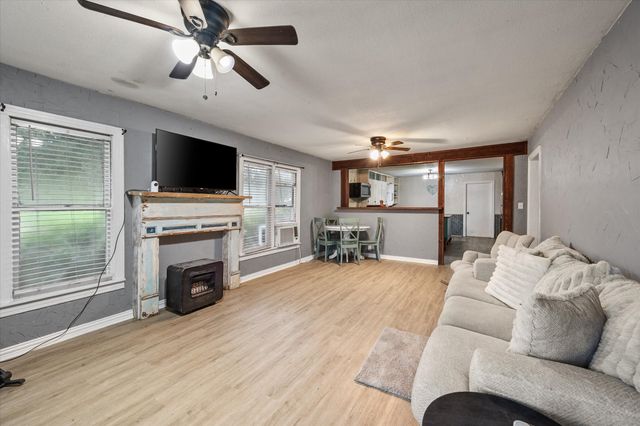 101 S Runnels Avenue, Streetman, TX 75859