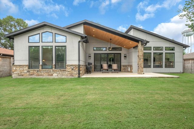 103 Juanita Avenue, Wills Point, TX 75169