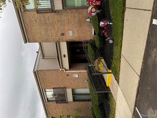 18035 University Park Drive 56, Livonia, MI 48152