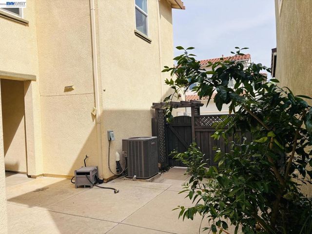 703 N Claret Ln, Mountain House, CA 95391