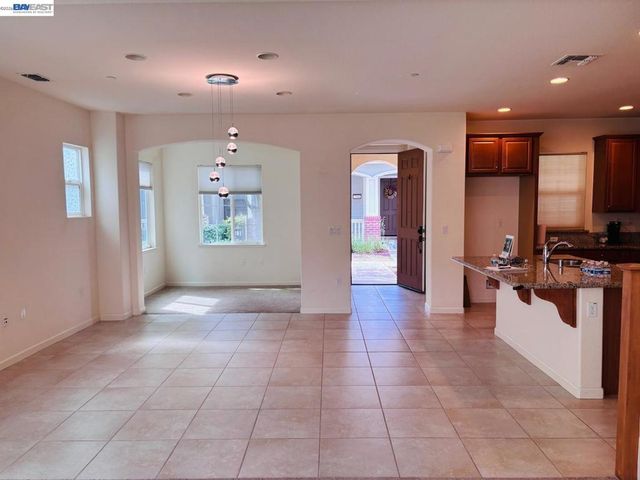 703 N Claret Ln, Mountain House, CA 95391