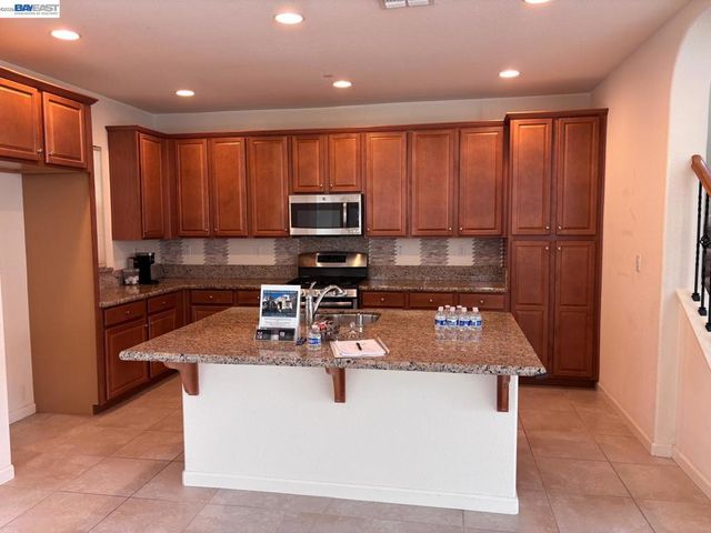 703 N Claret Ln, Mountain House, CA 95391