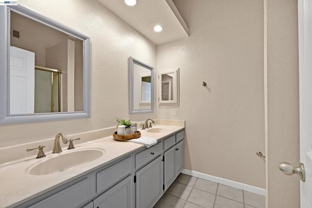 1816 Sinclair Dr, Pleasanton, CA 94588