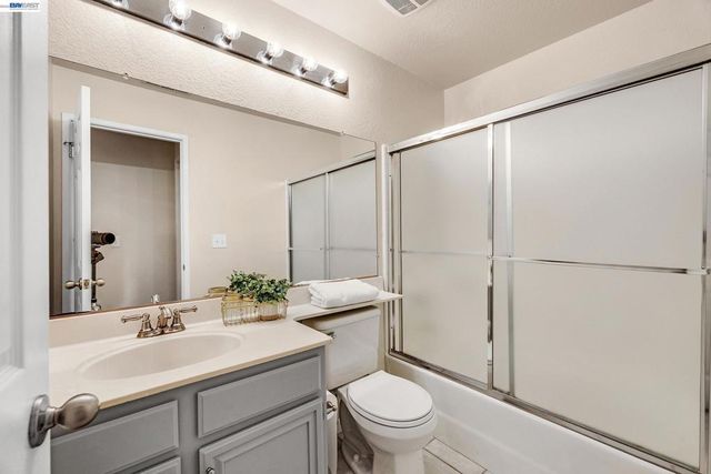 1816 Sinclair Dr, Pleasanton, CA 94588