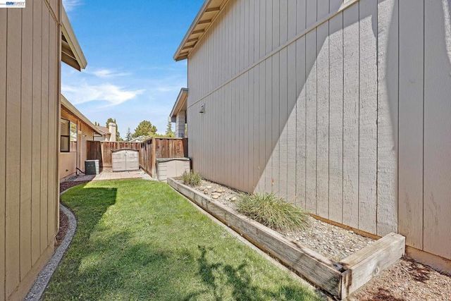 1816 Sinclair Dr, Pleasanton, CA 94588
