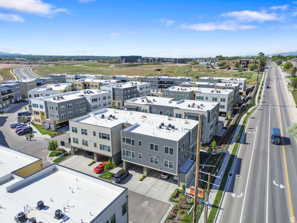 Image 21 of property listing at 8373 S IRIS LUMI LN #203, Midvale, UT 84047