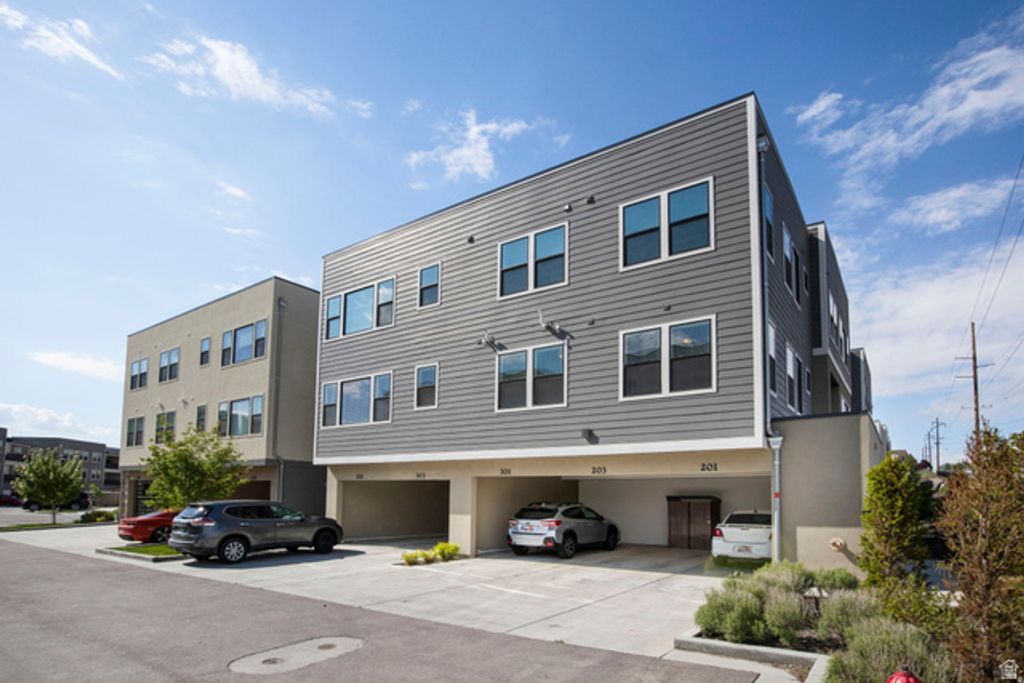 Image 25 of property listing at 8373 S IRIS LUMI LN #203, Midvale, UT 84047