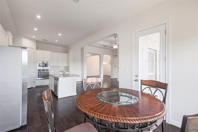 186 Brentwood DR, Austin, TX 78737