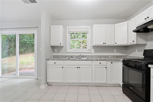 5202 Scarbrough Lane, Stone Mountain, GA 30088
