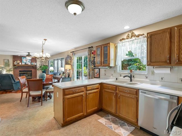 1968 Saint Johns Crossing, Arnold, MO 63010