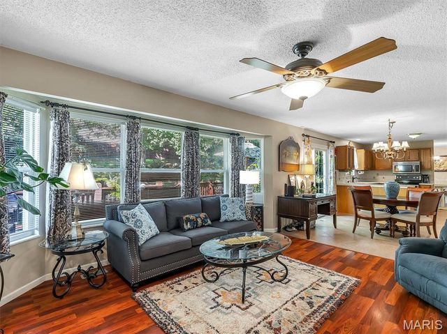 1968 Saint Johns Crossing, Arnold, MO 63010