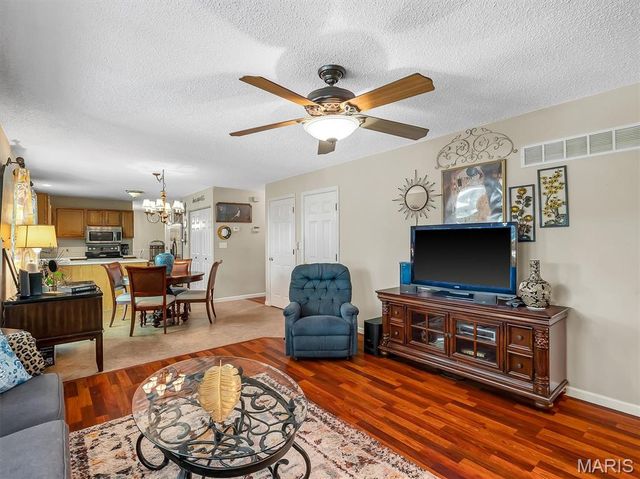 1968 Saint Johns Crossing, Arnold, MO 63010