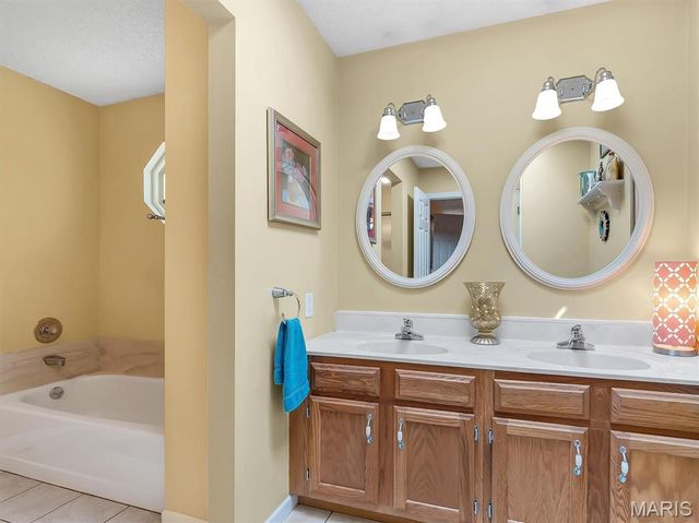 1968 Saint Johns Crossing, Arnold, MO 63010