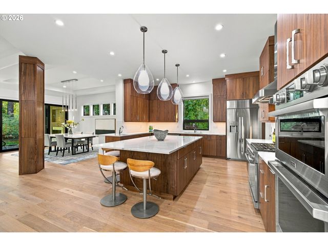 5455 CHILDS Rd, Lake Oswego, OR 97035