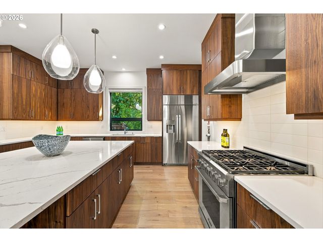 5455 CHILDS Rd, Lake Oswego, OR 97035