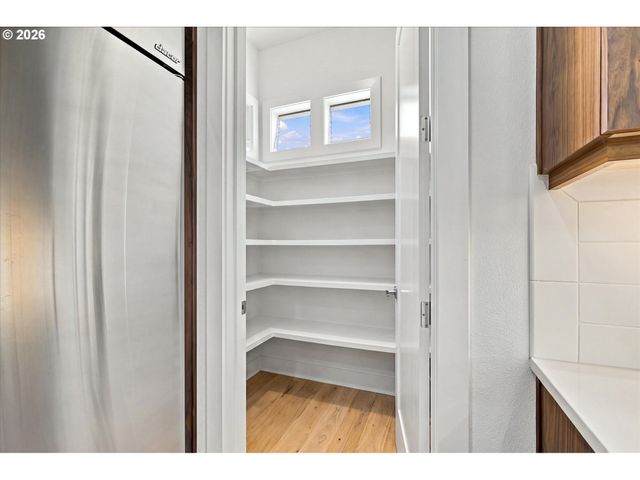 5455 CHILDS Rd, Lake Oswego, OR 97035