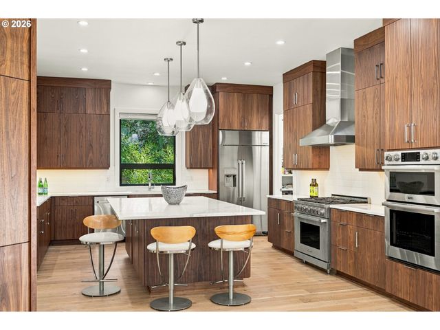 5455 CHILDS Rd, Lake Oswego, OR 97035