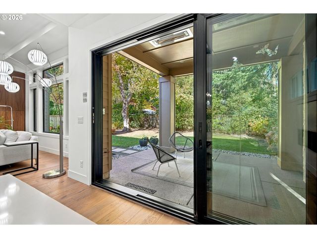 5455 CHILDS Rd, Lake Oswego, OR 97035