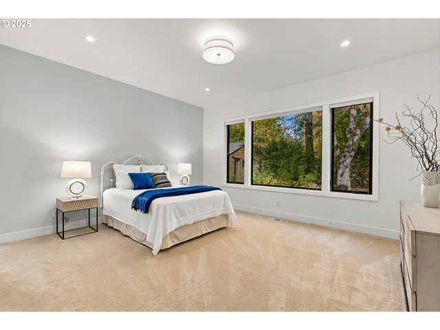 5455 CHILDS Rd, Lake Oswego, OR 97035