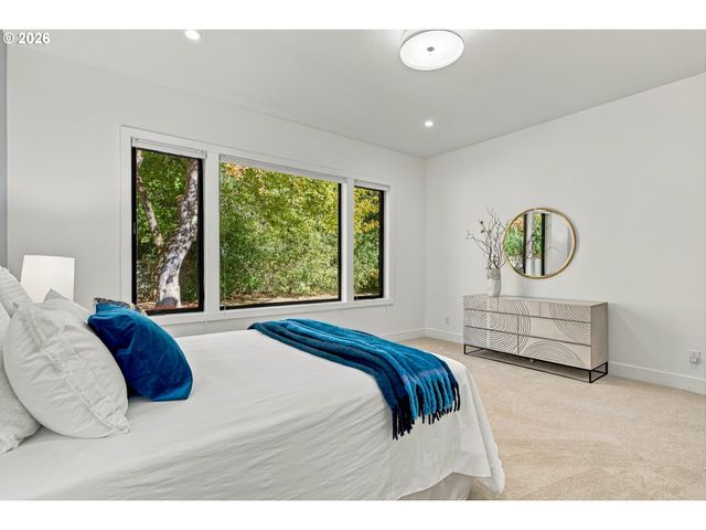 5455 CHILDS Rd, Lake Oswego, OR 97035