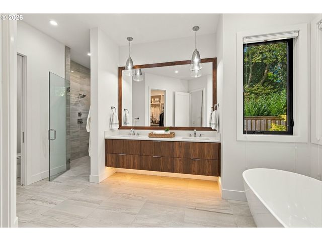 5455 CHILDS Rd, Lake Oswego, OR 97035