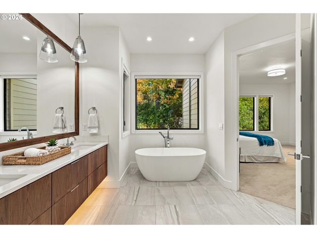 5455 CHILDS Rd, Lake Oswego, OR 97035