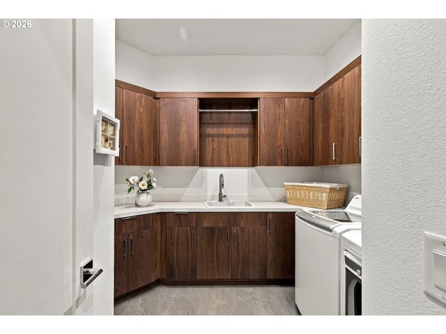 5455 CHILDS Rd, Lake Oswego, OR 97035