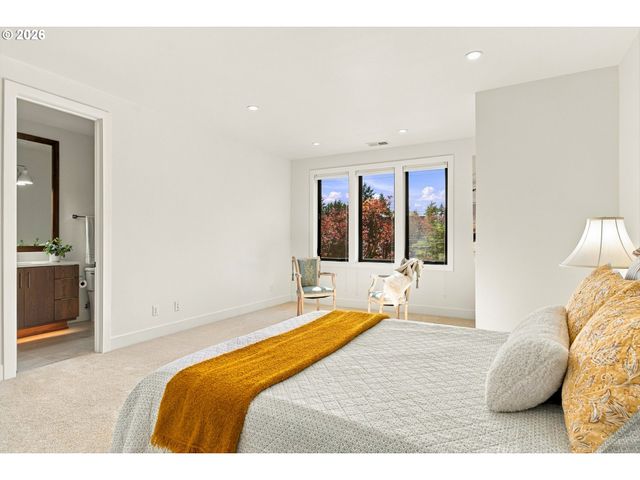 5455 CHILDS Rd, Lake Oswego, OR 97035