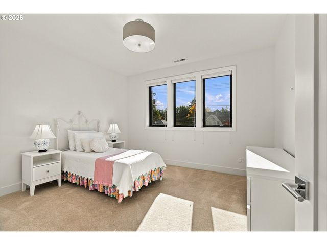 5455 CHILDS Rd, Lake Oswego, OR 97035
