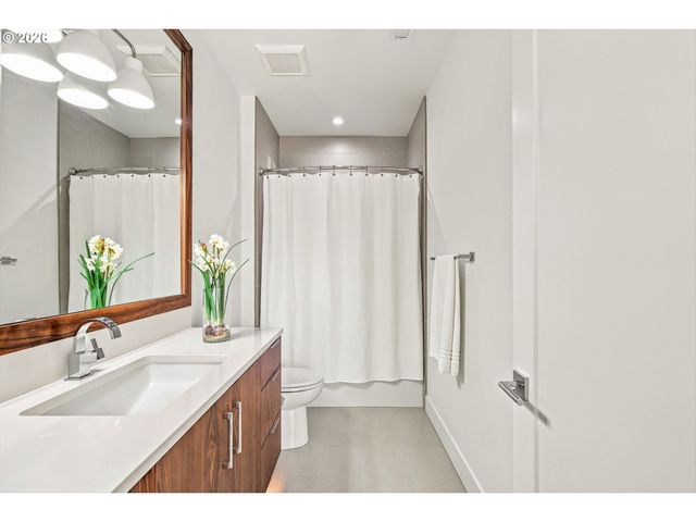 5455 CHILDS Rd, Lake Oswego, OR 97035