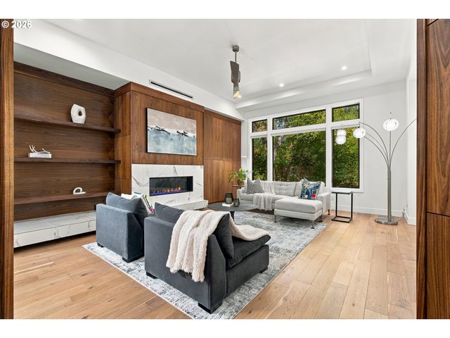 5455 CHILDS Rd, Lake Oswego, OR 97035