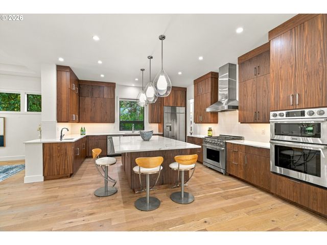 5455 CHILDS Rd, Lake Oswego, OR 97035