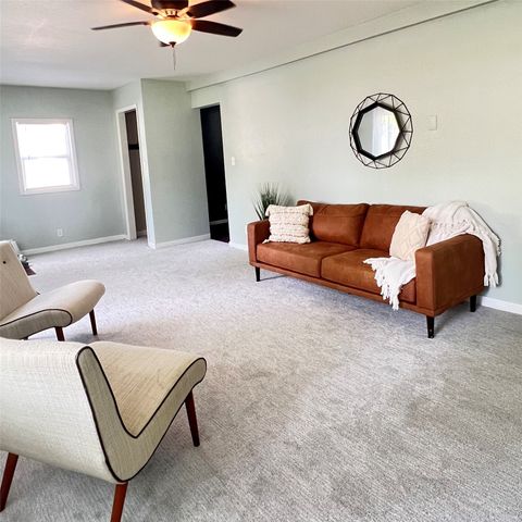 2403 36th Street, Des Moines, IA 50310