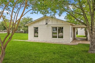 875 E Brenham ST, Giddings, TX 78942