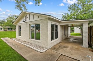 875 E Brenham ST, Giddings, TX 78942