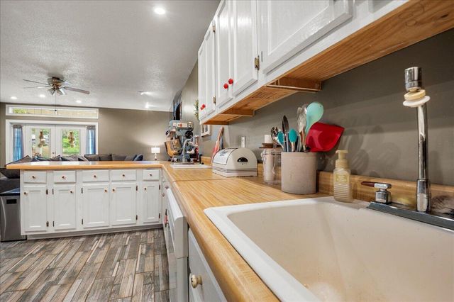 6985 Old Mountain Ash Pike, Williamsburg, KY 40769