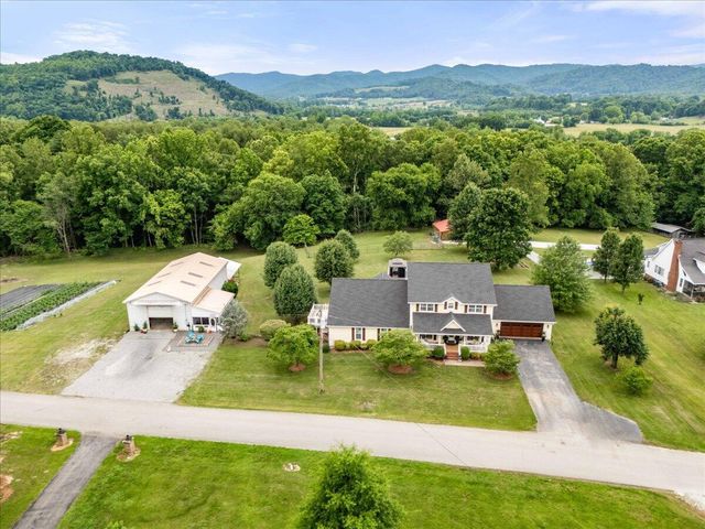 6985 Old Mountain Ash Pike, Williamsburg, KY 40769