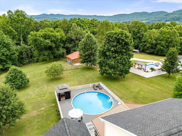 6985 Old Mountain Ash Pike, Williamsburg, KY 40769