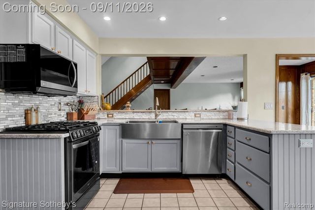 9925 Timothy Lane, South Lyon, MI 48178