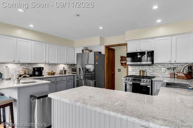 9925 Timothy Lane, South Lyon, MI 48178