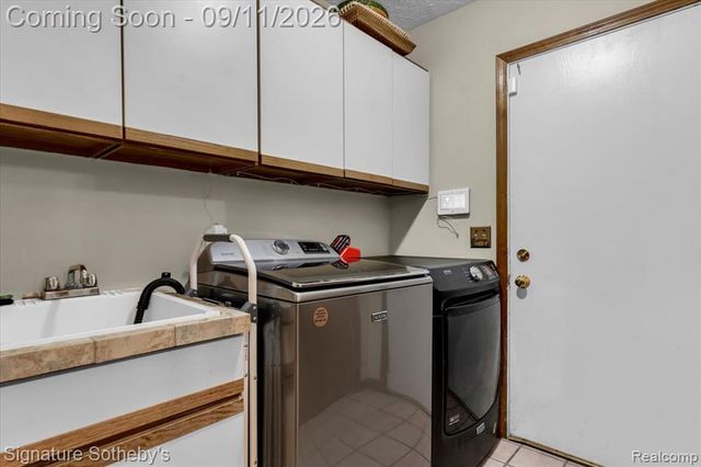 9925 Timothy Lane, South Lyon, MI 48178