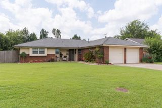 2700 Berkshire Way, Oklahoma City, OK 73120