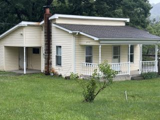 3715 Sandlewood RD, Roanoke, VA 24018
