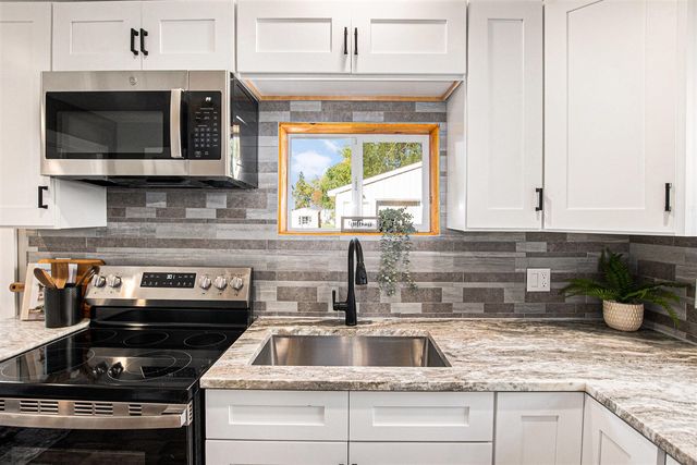 4662 Tolland Avenue, Holt, MI 48842