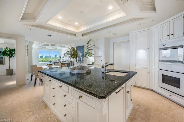10 Seagate DR 6N, Naples, FL 34103