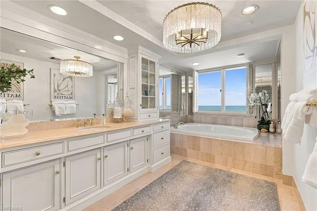 10 Seagate DR 6N, Naples, FL 34103