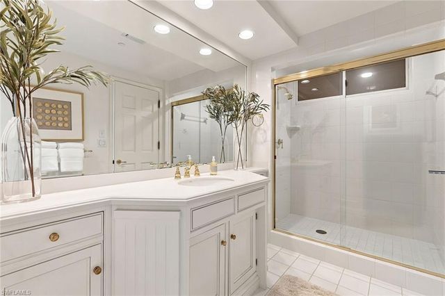 10 Seagate DR 6N, Naples, FL 34103