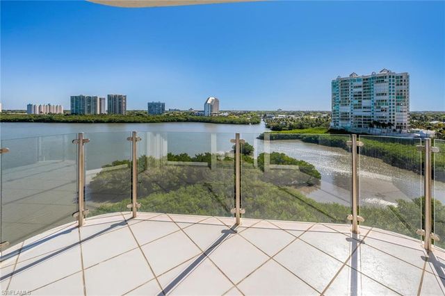 10 Seagate DR 6N, Naples, FL 34103