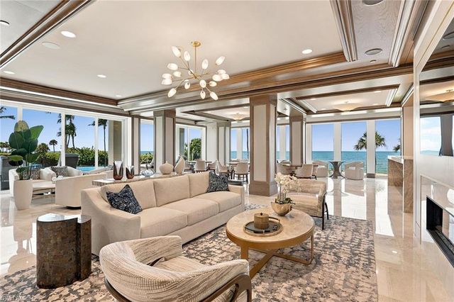 10 Seagate DR 6N, Naples, FL 34103